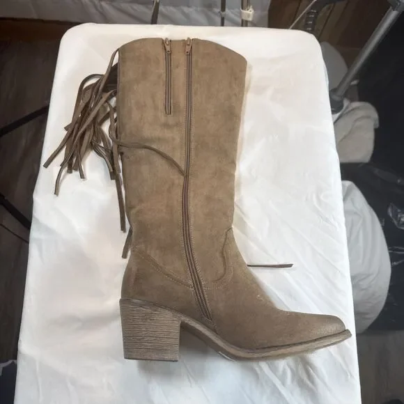 Pierre Dumas Light Brown Knee High Boots With Fringe Size 7 1/2 Medium Preowned - Picture 12 of 16